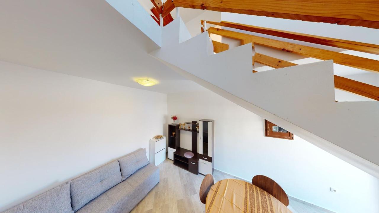 Apartments Riva Метайна Экстерьер фото