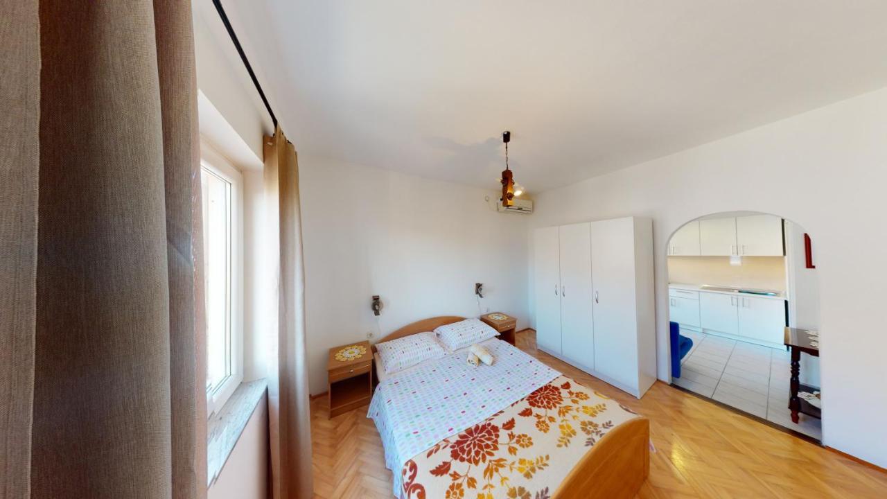 Apartments Riva Метайна Экстерьер фото