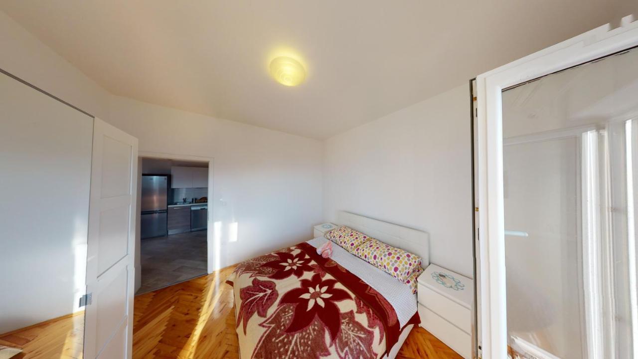 Apartments Riva Метайна Экстерьер фото