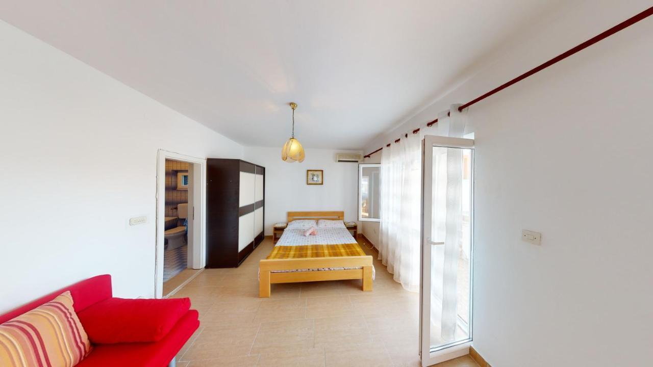 Apartments Riva Метайна Экстерьер фото