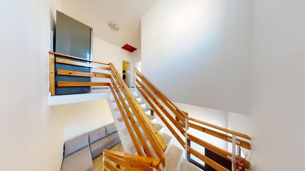 Apartments Riva Метайна Экстерьер фото