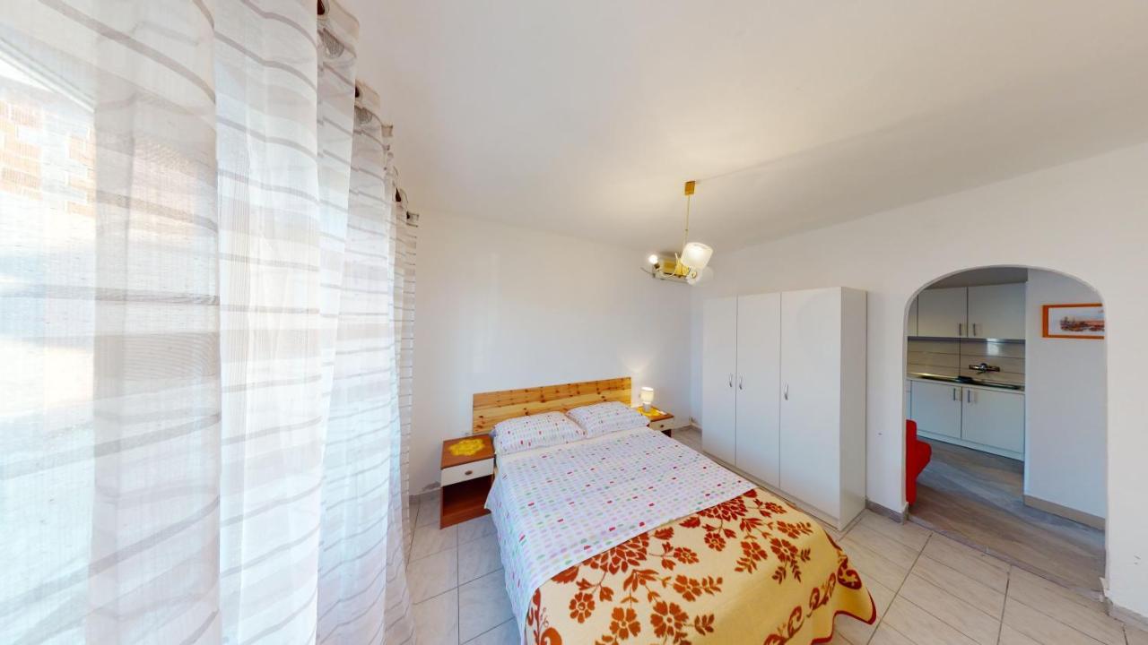 Apartments Riva Метайна Экстерьер фото
