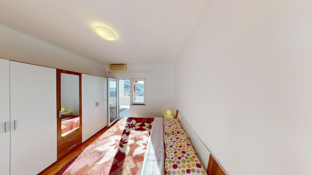 Apartments Riva Метайна Экстерьер фото