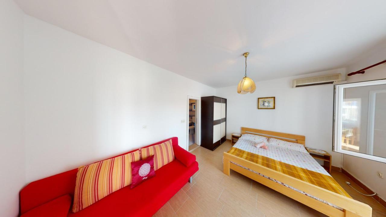 Apartments Riva Метайна Экстерьер фото