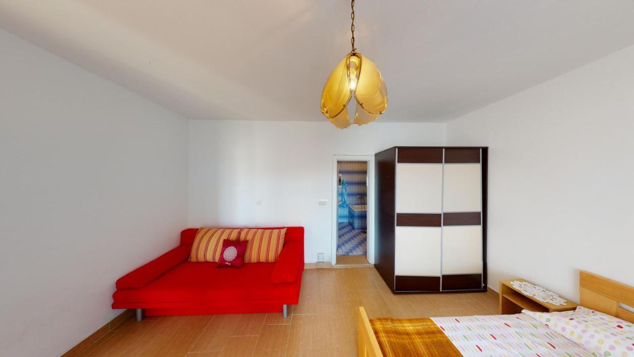 Apartments Riva Метайна Экстерьер фото