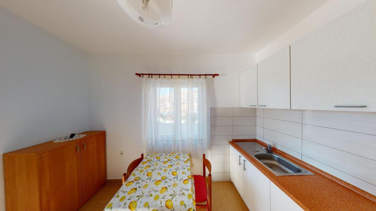 Apartments Riva Метайна Экстерьер фото