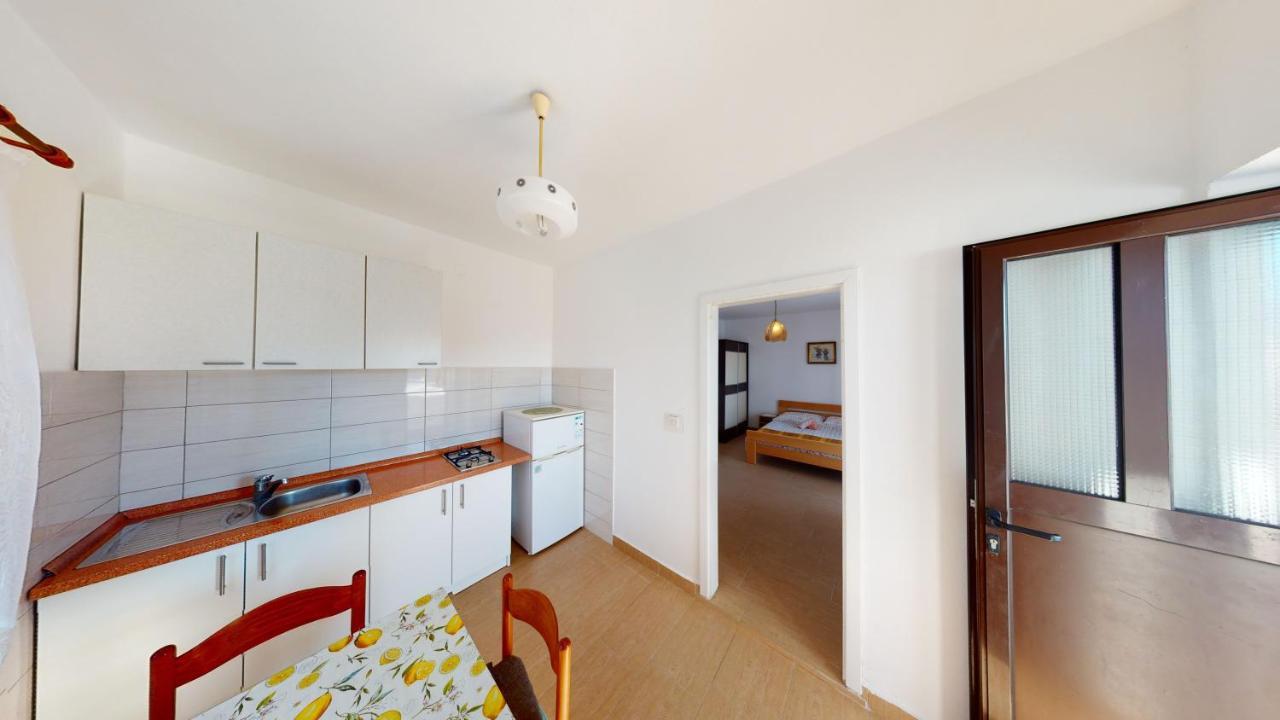 Apartments Riva Метайна Экстерьер фото